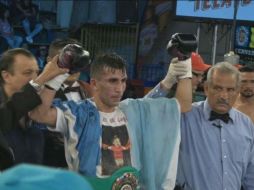 El combate dejó como campeón a un argentino que vino a México para robarle la gloria al peleador local. TWITTER /