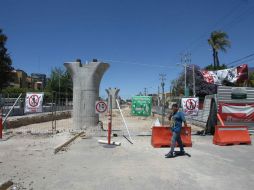 El 11 de mayo se restringió el paso vehicular en un carril de Ávila Camacho en su cruce con Avenida Patria. EL INFORMADOR / ARCHIVO