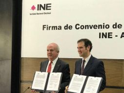 Lorenzo Córdova participó en la firma del Convenio de colaboración entre el INE y la ANTAD. TWITTER / @INEMexico