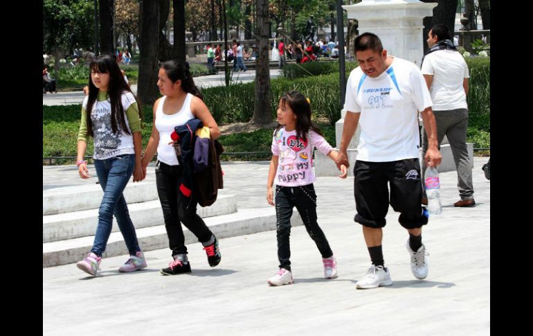 En la mayoría de los casos, la escoliosis aparece en la adolescencia y las más afectadas son las niñas. NTX / ARCHIVO