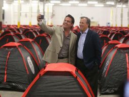 Aristóteles Sandoval y Antonio Meade se tomaron su 'selfie' en Expo Guadalajara, donde el miércoles arrancará el Jalisco Campus Party. EL INFORMADOR / G. Gallo