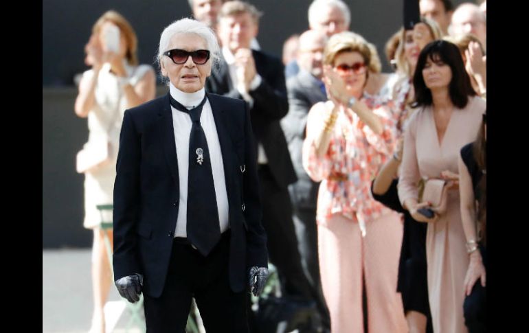 Lagerfeld agradeció el reconocimiento, en presencia de amigos e iconos de la marca como Cara Delevingne y Katy Perry. AFP / P. Kovarik