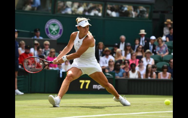 En la próxima ronda, la número uno del tenis se medirá a la ganadora del duelo entre Kirsten Flipkens y Misaki Doi. AFP / G. Kirk