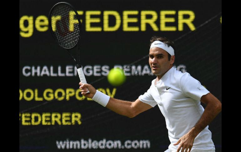 Roger Federer, que cumplirá 36 años en agosto, aspira a su octavo Wimbledon. AFP / G. Kirk