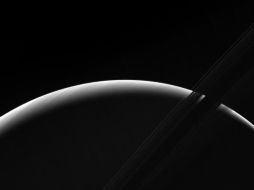 La imagen forma parte de las 22 inmersiones previstas entre Saturno y sus anillos antes de concluir su misión. TWITTER / @CassiniSaturn