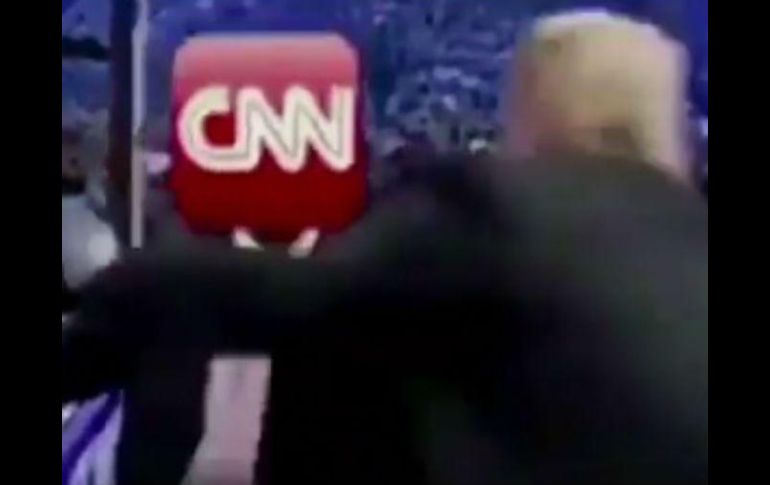 El video manipulado de Donald Trump golpeando a un hombre con el logo de CNN sobre el rostro fue retuiteado por el propio presidente. TWITTER / @realDonaldTrump