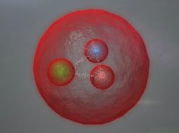 Está constituida de dos quarks encantados y de un quark arriba, y pertenece a la familia de los bariones. AP /