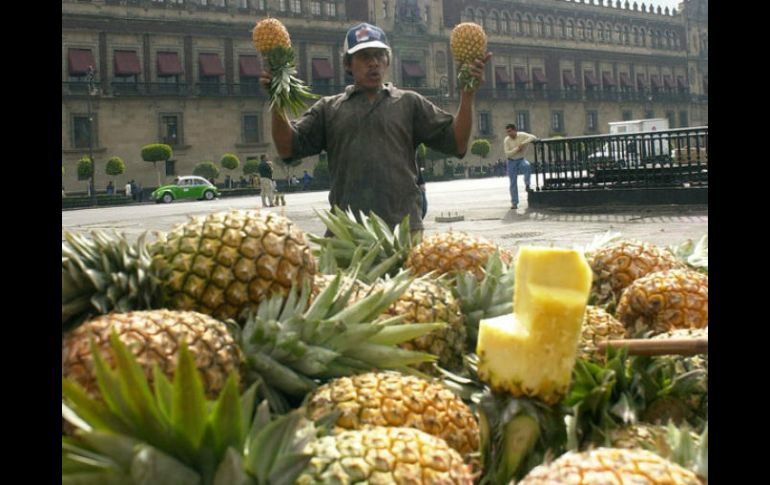 Esta fruta es ideal para incluirla en la dieta diaria, pues una taza de piña en pedazos contiene tan sólo en promedio 83 calorías. AP / ARCHIVO