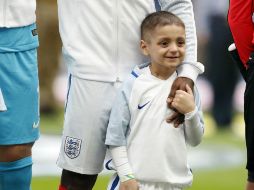 Bradley sujeta la mano de Jermain Defoe durante el partido de clasificación mundialista Inglaterra-Lituania. AP / ARCHIVO