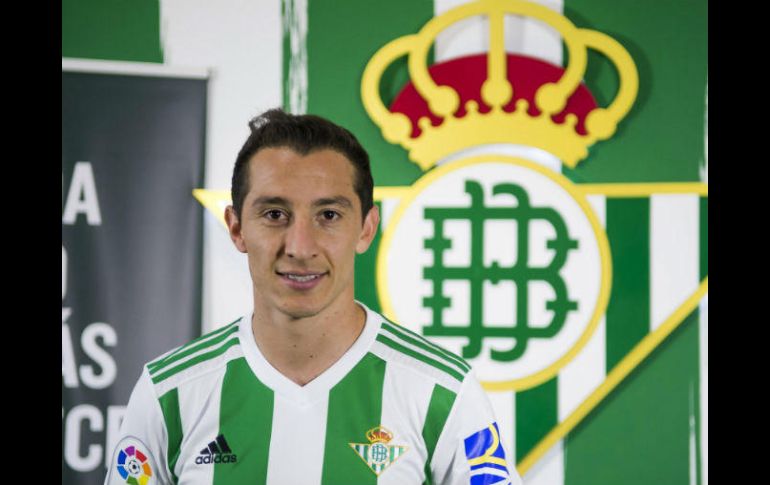 Guardado cree que 'ha habido cosas peores en el futbol' que la conducta del técnico del Tri. EFE / R. Caro