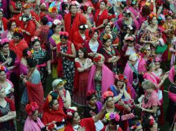 Mujeres de todas las edades y de múltiples razas se vistieron como Frida y también algunos hombres decidieron ataviarse. NTX / F. Trujillo