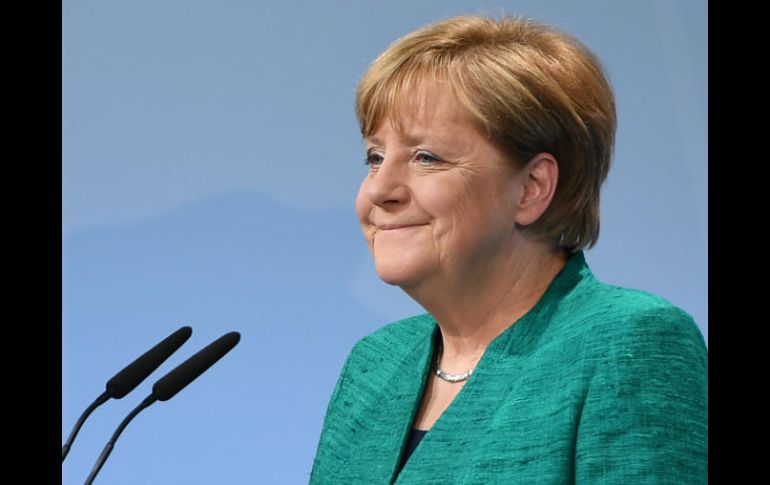 Merkel deja claro que no ve posibilidades de cambio en la postura estadounidense y lamenta que no sea posible el consenso. AP / P. Stollarz