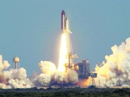 Foto de archivo de un transbordador espacial en Cabo Cañaveral. Varios factores se contraponen a la carrera espacial norteamericana. ESPECIAL /