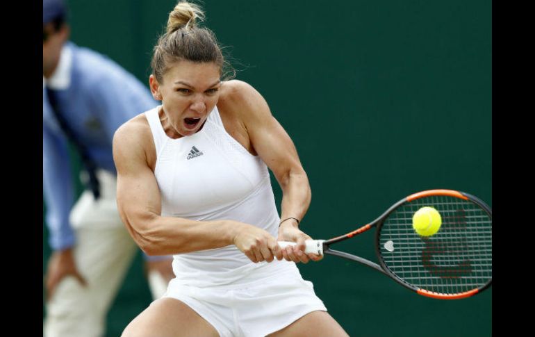 Si gana un partido más en el torneo, Halep arrebatará el número uno mundial del ranking de la WTA. EFE / N. Bothma