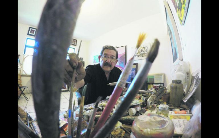 Rincones. Luis Valsoto posa desde uno de sus estudios, ubicado en el Centro de Guadalajara. EL INFORMADOR / A. Camacho