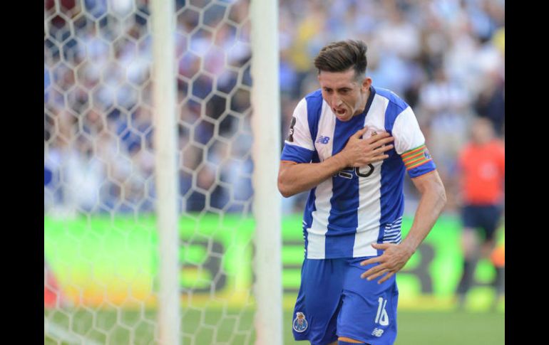 Por ahora, en el mercado de trasferencias no se ha oído el nombre de Héctor Herrera para defender los colores de otro club. TWITTER / @FCPorto