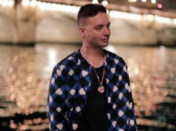 En el video 'Mi gente' aparece muy rebozante de juventud y hasta con los pómulos muy marcados. INSTAGRAM / jbalvin