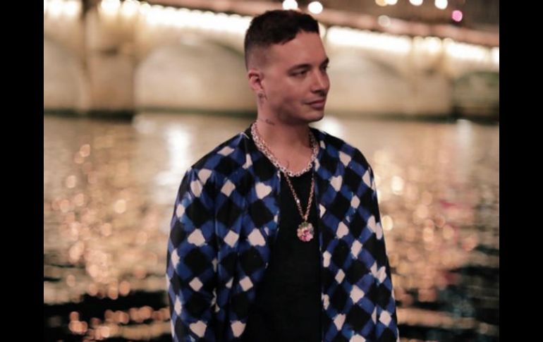 En el video 'Mi gente' aparece muy rebozante de juventud y hasta con los pómulos muy marcados. INSTAGRAM / jbalvin