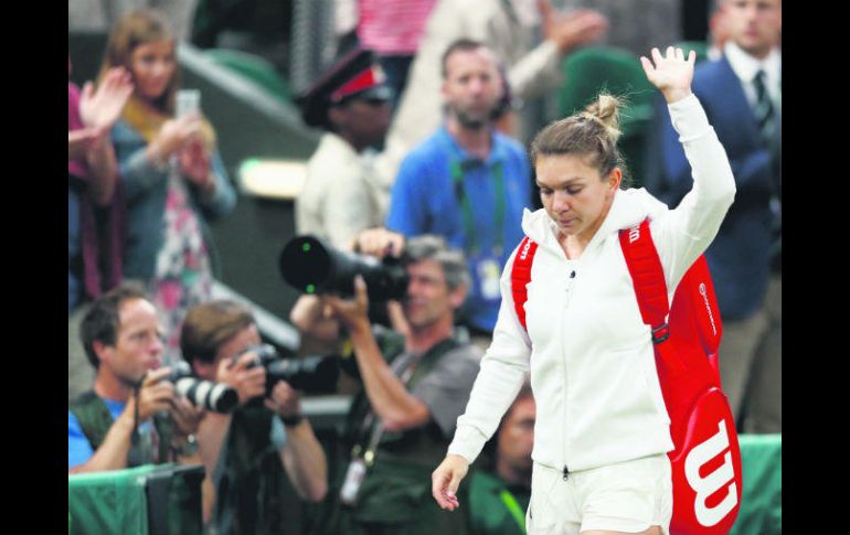 La rumana Simona Halep (foto) dejó ir la oportunidad de alcanzar la cima del ránking WTA tras caer ayer en Cuartos de Final. EFE /