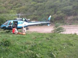 Se requirió apoyo del helicóptero Zeus para extraer el cuerpo de la barranca. ESPECIAL / Bomberos de Guadalajara