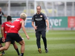 'Las cosas pronto serán claras', sentencia el entrenador acerca de la posible salida de Hernández. TWITTER / bayer04fussball