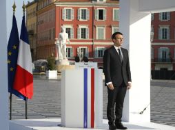 Macron mantuvo un encuentro con familiares de víctimas en el atentado que marcó la fiesta nacional francesa en 2016. EFE / S. Nogier