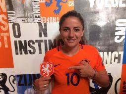 El logo está presente en el uniforme, así como en el autobús que transportará al equipo a las distintas sedes durante la competencia. TWITTER / @oranjevrouwen