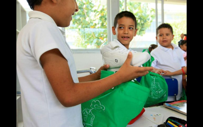 Cuatro de cada 10 niños sufren deformidades en los pies por el uso de zapatos inadecuados. EL INFORMADOR / ARCHIVO