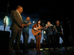 Jaqueline Campos Reyes, de 22 años, en el escenario cantando con La Arrolladora. EL INFORMADOR / E. Barrera