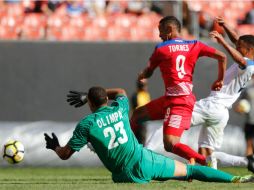 Gabriel Torres anota el tercer tanto para la Selección canalera. AFP / J. LaPrete