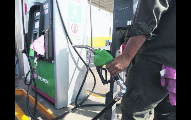 En México se consumen 640.04 mil barriles de gasolina tipo Magna y sólo 45% tiene bajo contenido de azufre. EL INFORMADOR / G. Gallo