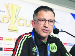 Juan Carlos Osorio ha sido criticado por las rotaciones constantes que, se considera, han mermado en los resultados del Tri. EFE /