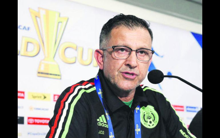 Juan Carlos Osorio ha sido criticado por las rotaciones constantes que, se considera, han mermado en los resultados del Tri. EFE /