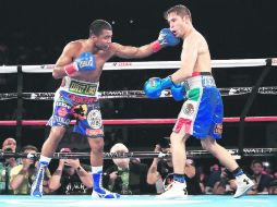 Carlos Cuadras (d) perdió el título supermosca del Consejo Mundial de Boxeo ante 'Chocolatito' González en septiembre pasado. AP / ARCHIVO