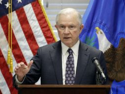 Jeff Sessions participó en intercambios duros con varios senadores que lo presionaron para obtener detalles de conversaciones con Trump AP / ARCHIVO