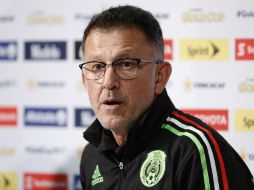 Osorio pide que jugadores mexicanos que militan en Europa asuman el reto de jugar 10 partidos al máximo nivel. EFE / J. Méndez