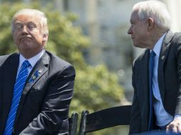 Algunos medios estadounidenses rumoran que Trump estaría pensando en despedir a Sessions. AFP / ARCHIVO