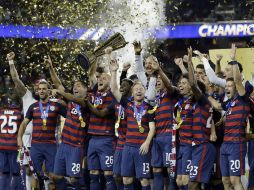 Los estadounidenses celebran la conquista de su sexta Copa Oro. AP / B. Margot