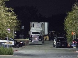 El fin de semana pasado un total de 39 inmigrantes fueron encontrados dentro de la caja de un tráiler abandonado en Texas. EFE / ARCHIVO