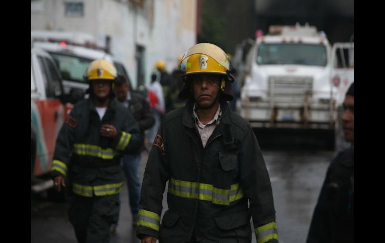 Las maniobras para combatir las llamas duraron varias horas y terminaron en la madrugada de este sábado. EL INFORMADOR / ARCHIVO