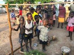 Niños y mujeres desplazados que viven en el Campo Sherikat, ubicado en Gumbo. NTX / L. Pistone