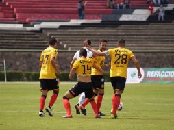 Adrián Villalobos marcó su primer gol en liga con Leones Negros. TWITTER / @LeonesNegrosCF