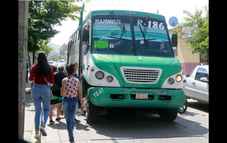 Una unidad de la ruta 186 levantan pasaje en el Centro de Tlajomulco. EL INFORMADOR / M. Vargas