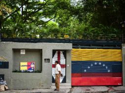 López fue sacado de su casa alrededor de las 03:00 horas de este martes. AFP / R. Schemidt