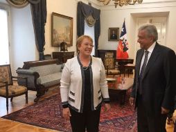 Michelle Bachelet y el líder nacional de Morena sostuvieron la reunión en el Salón de Audiencias del Palacio de La Moneda. TWITTER / @lopezobrador_