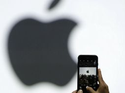 Las ventas del iPhone representaron en el trimestre 24 mil 846 millones de dólares. AP / ARCHIVO