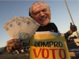 Frente a la sede del Congreso, manifestantes se unieron contra Temer. EFE / J. Álves