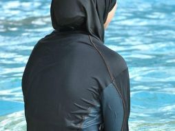 El burkini es un traje de baño diseñado para mujeres musulmanas que ha generado controversia. ESPECIAL / islamophobie.net