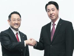 El presidente de Toyota Motor, Akio Toyoda, y el consejero delegado de Mazda Motor, Masamichi Kogai, dieron la información en Tokio. AP /