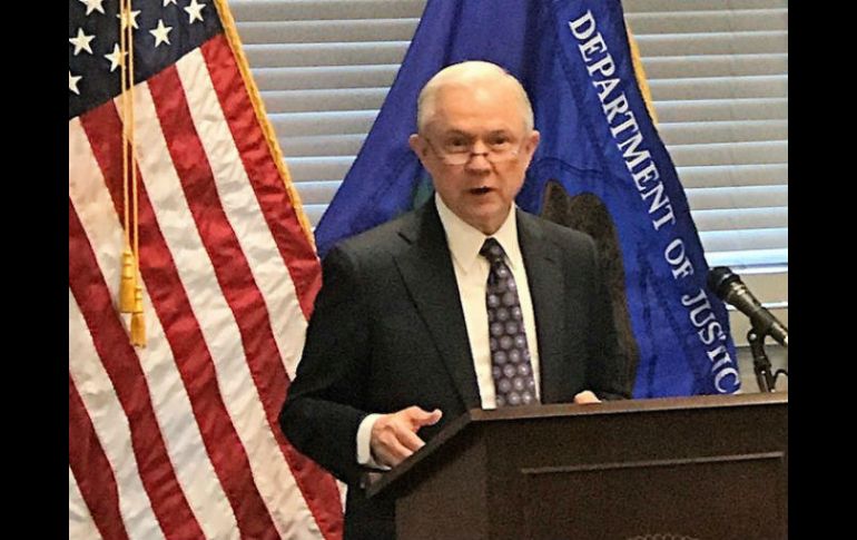 Jeff Sessions, fiscal general, advierte sobre el aumento de investigaciones a periodistas por el tipo de información que publican. TWITTER / @TheJusticeDept